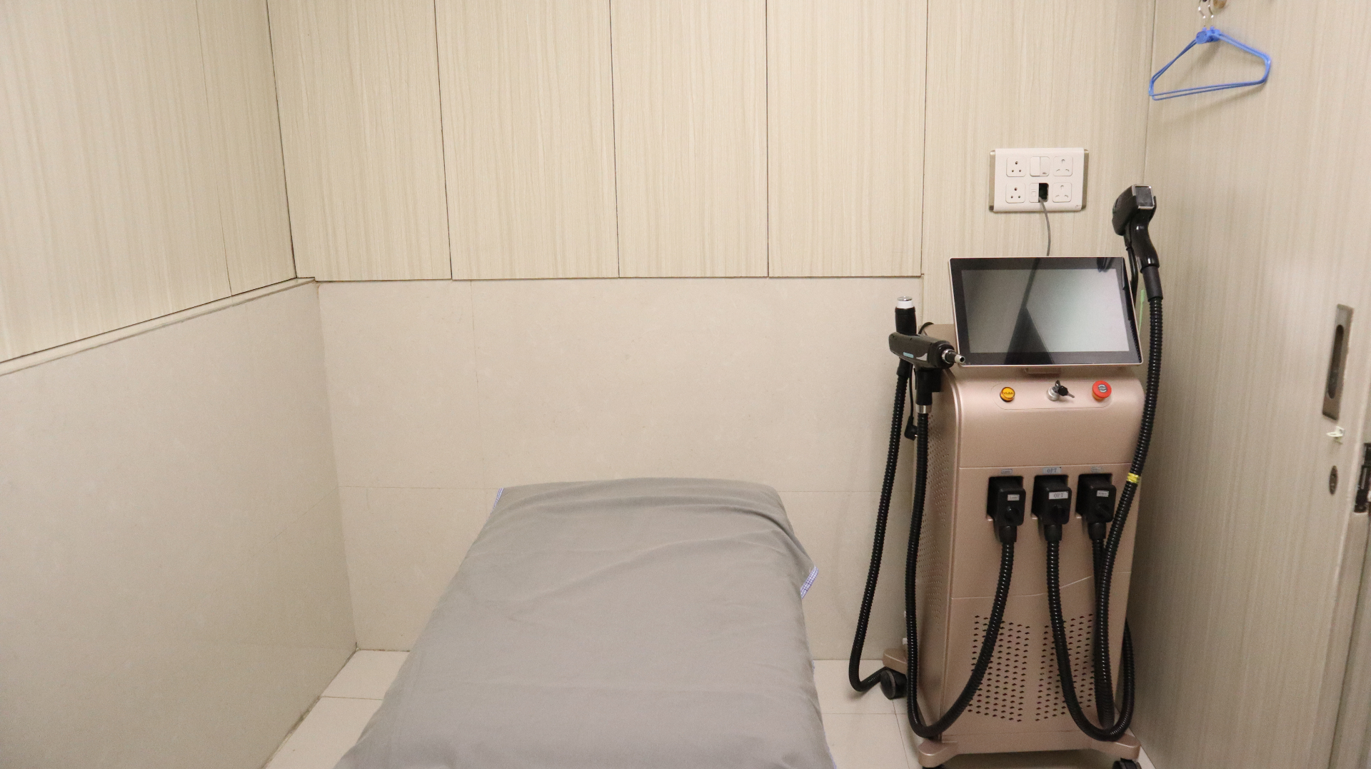 Laser hair removal equipment station